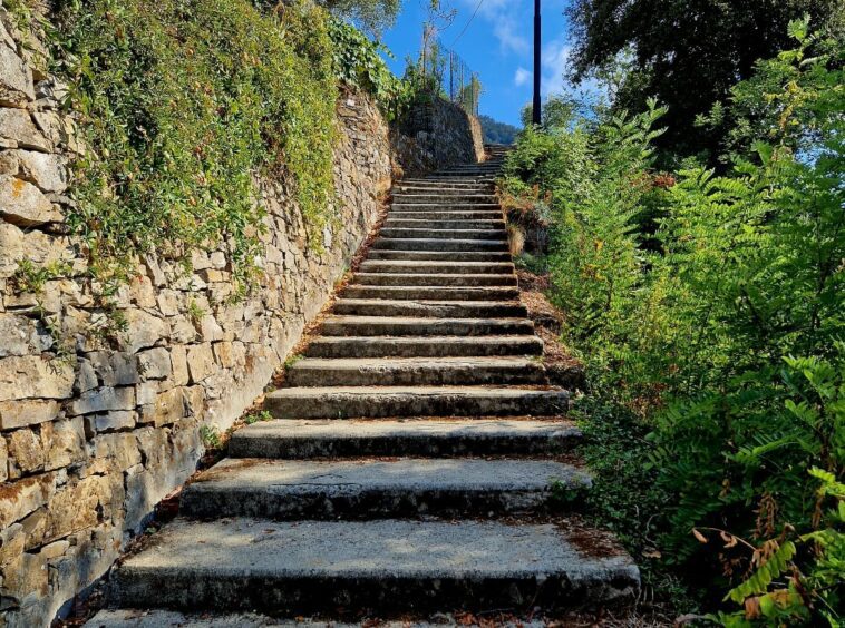 Laura-Immobiliare-vendita-camogli-san-rocco-scalinata