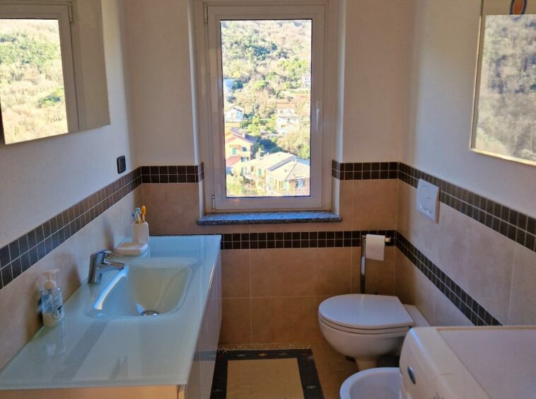 Laura-Immobiliare-vendita-leivi-attico-san-lorenzo-lato-mare-bagno