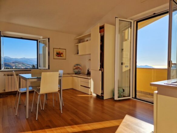 Laura-Immobiliare-vendita-leivi-attico-san-lorenzo-lato-mare-salone