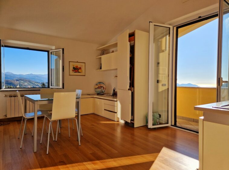 Laura-Immobiliare-vendita-leivi-attico-san-lorenzo-lato-mare-salone