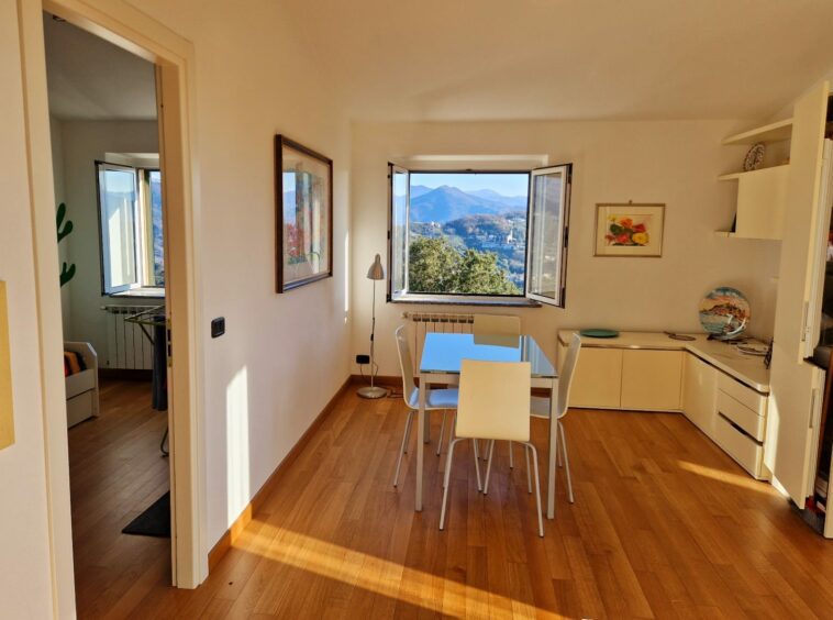 Laura-Immobiliare-vendita-leivi-attico-san-lorenzo-lato-mare-salone